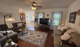 1025 Nickolas St, Aurora, MO 65605