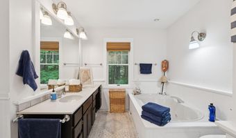 2 Valley Ave, Falmouth, ME 04105