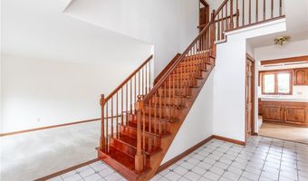 121 Summershade Ct, Amherst, NY 14051