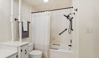 2213 SUNRISE Dr, Appleton, WI 54914