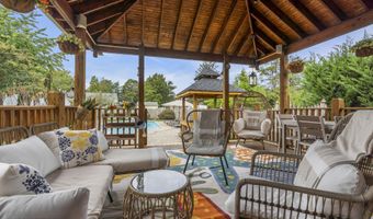 854 Main St, Belford, NJ 07718