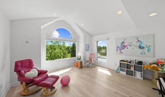 5636 Meadow Ln, Ann Arbor, MI 48105