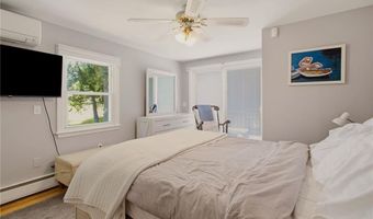 10 Kerins Ter, Newport, RI 02840