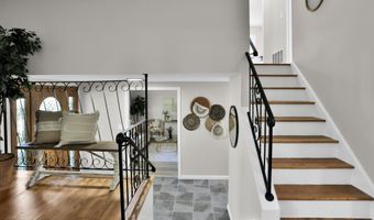 520 East Rd, Belford, NJ 07718