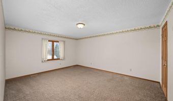 904 Elm St, Auburn, IN 46706