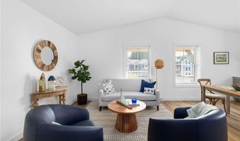 32 Exchange St 204, East Greenwich, RI 02818