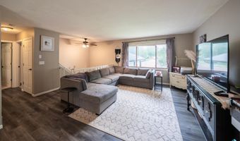 201 Cardinal Dr S, Brandon, SD 57005