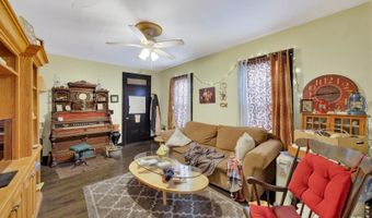208 S Main St, Algonquin, IL 60102