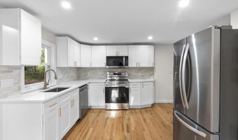 117 W Chippen Hill Rd, Burlington, CT 06013