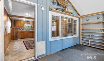 15 Little Donner Dr, Cascade, ID 83611