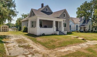 30 W College St, Aurora, MO 65605