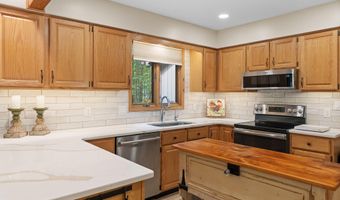 129 Woodbury, Blakeslee, PA 18610