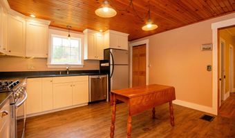 391 Bimson Dr, Barnet, VT 05821