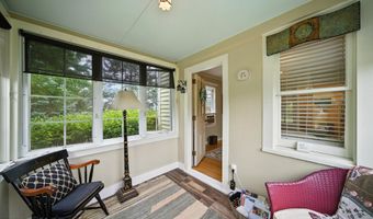 29 Park Ave, Belford, NJ 07718