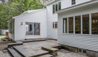 68 Perry Rd, Bedford, NH 03110