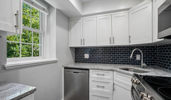 4815 31ST St S B1, Arlington, VA 22206