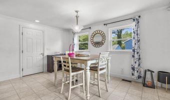 170 Red Oak Rd, Bridgeport, CT 06606