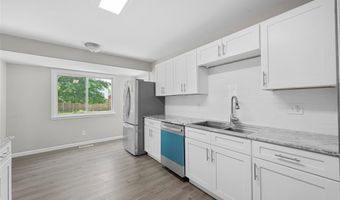 412 Sorrento Dr, Ballwin, MO 63021