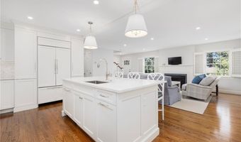 10 Linden Gate Ln, Newport, RI 02840