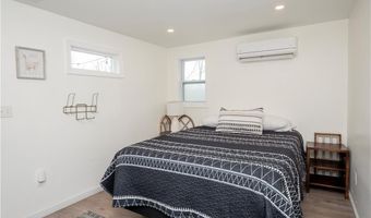 100 Renfrew Ave, Middletown, RI 02842