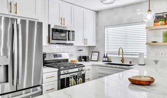 425 Golden Valley Dr, Henderson, NV 89002