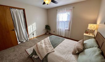 300 Kellogg Ln, Auburn, KS 66402