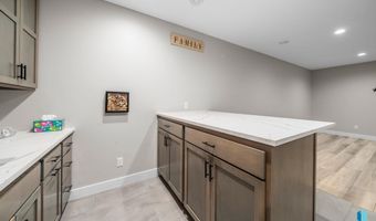 2820 E Daybreak Cir, Brandon, SD 57005