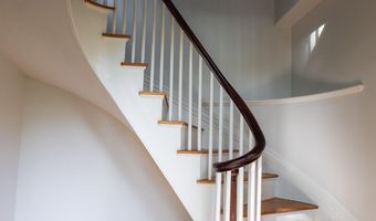 259 Falmouth Rd, Falmouth, ME 04105