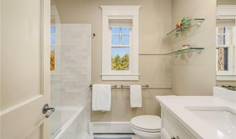 68 Sachuest Way, Middletown, RI 02842
