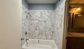 11 Mellor Ln, Bella Vista, AR 72715