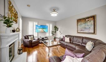 6 Yorkshire Ct, Algonquin, IL 60102