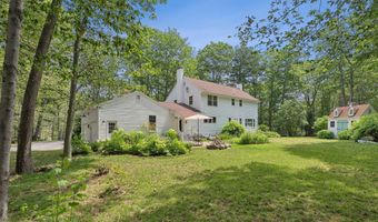 6 Beechwood Ln, Falmouth, ME 04105