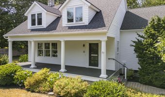 2 Sunnyfield Ln, Falmouth, ME 04105
