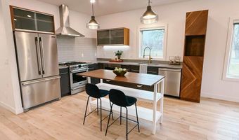 1002 Abby Rd, Alton, IA 51003