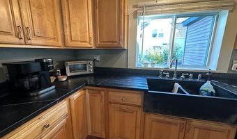 68 Park St, Belfast, ME 04915