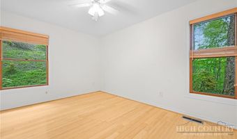 830 W Tweetsie Ln, Banner Elk, NC 28604