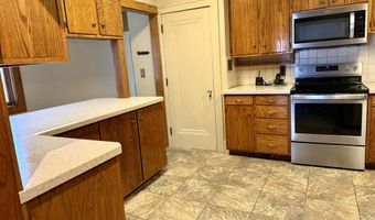 911 Ridgewood Ave, Ames, IA 50010
