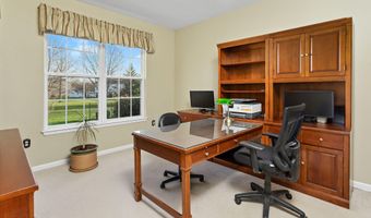 16 Heritage Dr, Allentown, NJ 08501