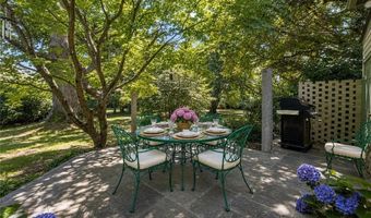 360 RUMSTICK Rd, Barrington, RI 02806