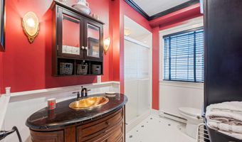 33 S Bay Ave, Amityville, NY 11701