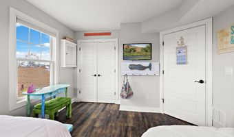 222 7TH St, Beach Haven, NJ 08008