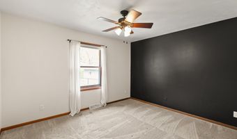 5423 Norris St, Ames, IA 50014