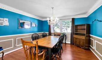 24 Rosewood Dr, Amherst, NY 14221