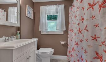 27 Fairway Dr, North Kingstown, RI 02852