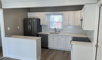 32 Idlewild Ln, Aberdeen, NJ 07747