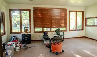 303 N Hudson Ave, Aurora, MO 65605