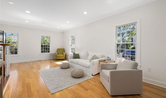 42 Camden Rd, Narragansett, RI 02882