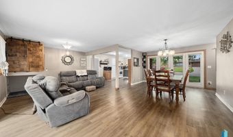 121 S 5th Ave, Brandon, SD 57005