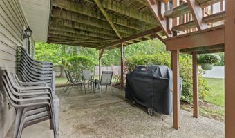 203 Tanglewood Ct, Middletown, NJ 07748