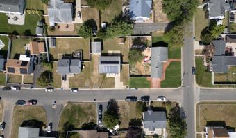 422 Maple Dr, Belford, NJ 07718